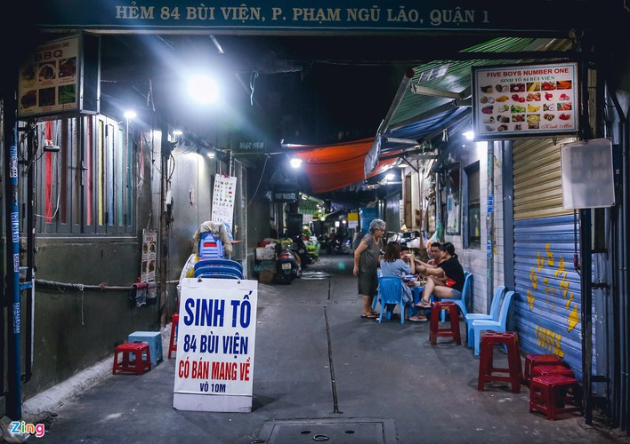 bui vien walking street remains deserted after re-opening hinh 7