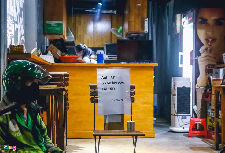 bui vien walking street remains deserted after re-opening hinh 9