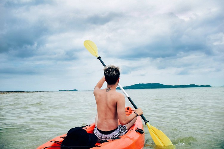 leading destinations to enjoy kayaking in vietnam hinh 6