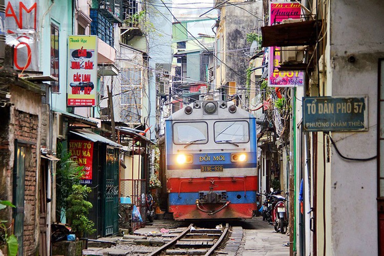 eight interesting things to experience around hanoi hinh 8