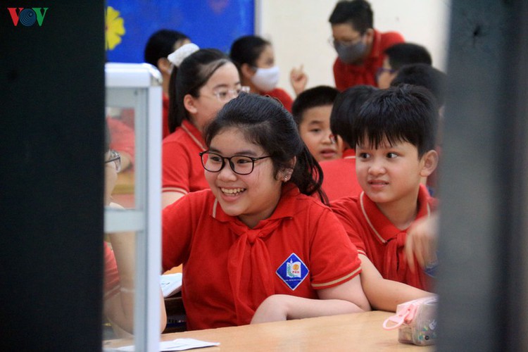 kindergarten, primary school pupils head back to school in hanoi hinh 7