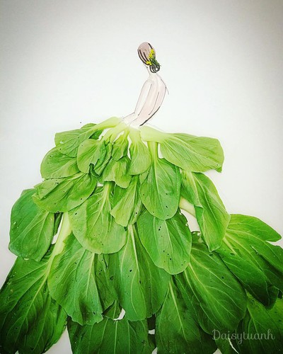 housewife shows off artistic gowns made from vegetables hinh 2