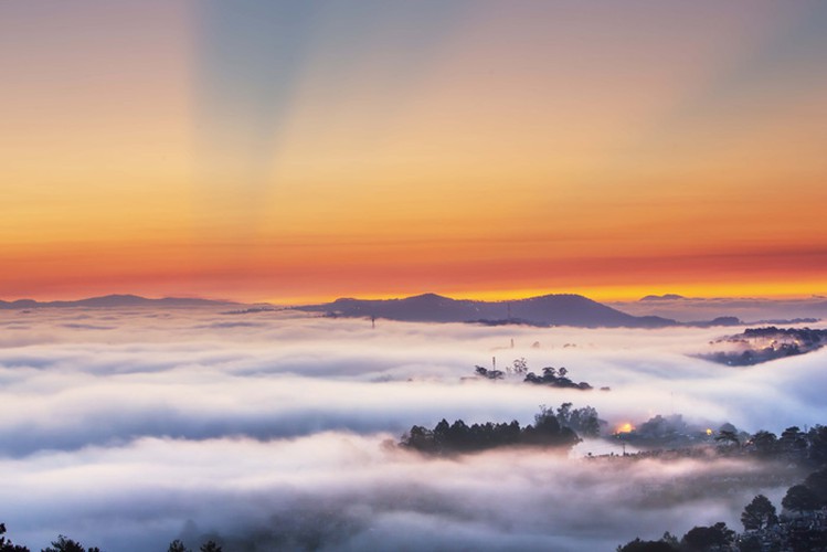 romantic da lat hidden in magnificent morning clouds hinh 5