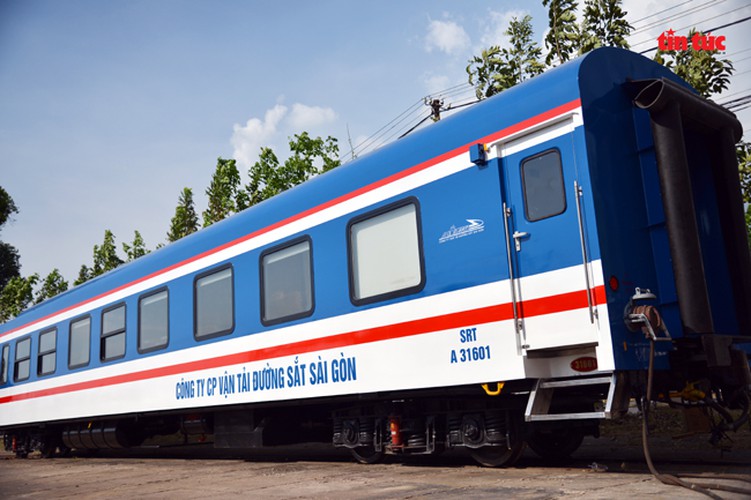 new train set to be equipped with luxury bar hinh 2