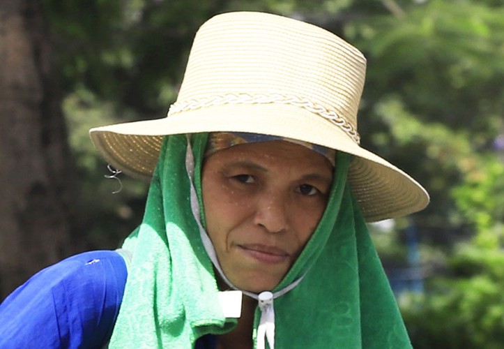 hanoi swelters in the midst of a summer heat wave hinh 10