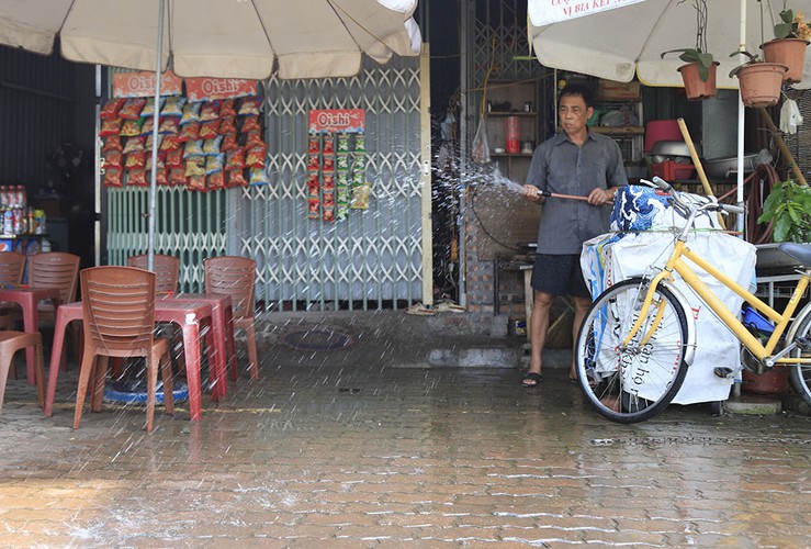 hanoi swelters in the midst of a summer heat wave hinh 13