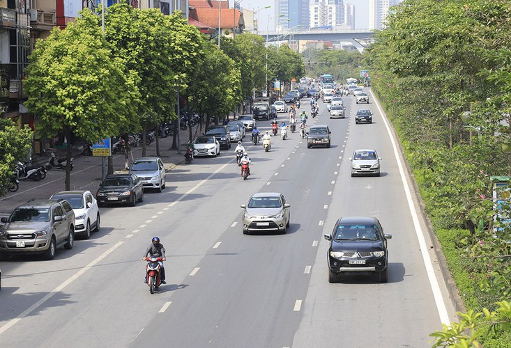 hanoi swelters in the midst of a summer heat wave hinh 1