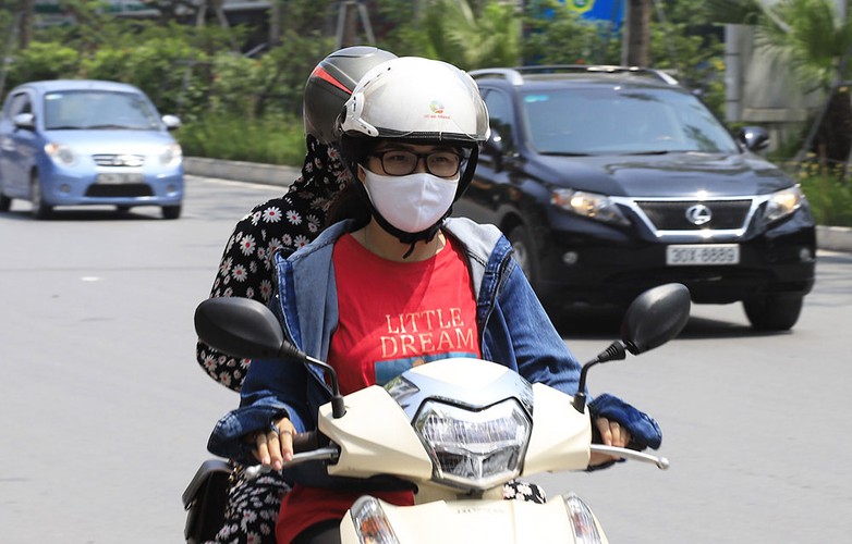 hanoi swelters in the midst of a summer heat wave hinh 3