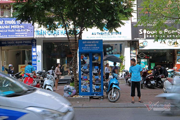 free library in hanoi proves popular among local readers hinh 13