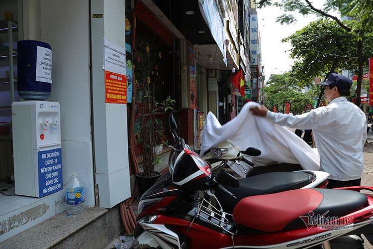 free library in hanoi proves popular among local readers hinh 14