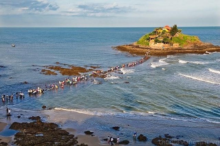 uk travel website unveils list of 10 most beautiful vietnamese islands hinh 1