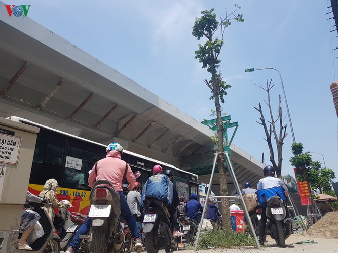 hanoi swelters in grip of summer heat wave hinh 1