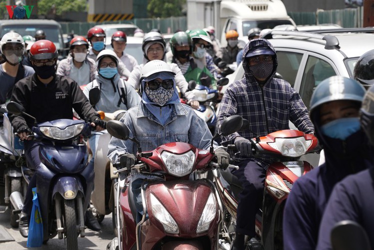 hanoi swelters in grip of summer heat wave hinh 2