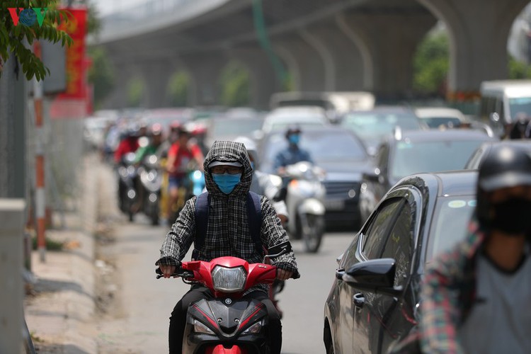 hanoi swelters in grip of summer heat wave hinh 3