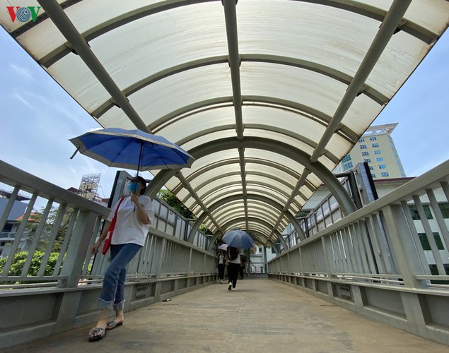 hanoi swelters in grip of summer heat wave hinh 6