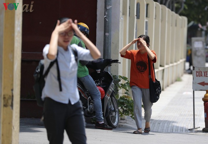 hanoi swelters in grip of summer heat wave hinh 9