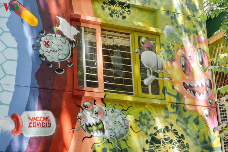 graffiti artworks on show in hanoi villa depicts fight against covid-19 hinh 9