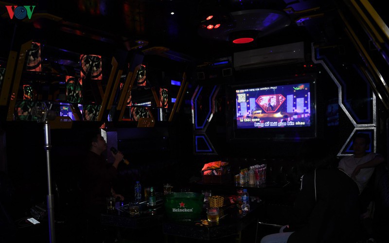 karaoke bars in hanoi remain quiet after re-opening hinh 9