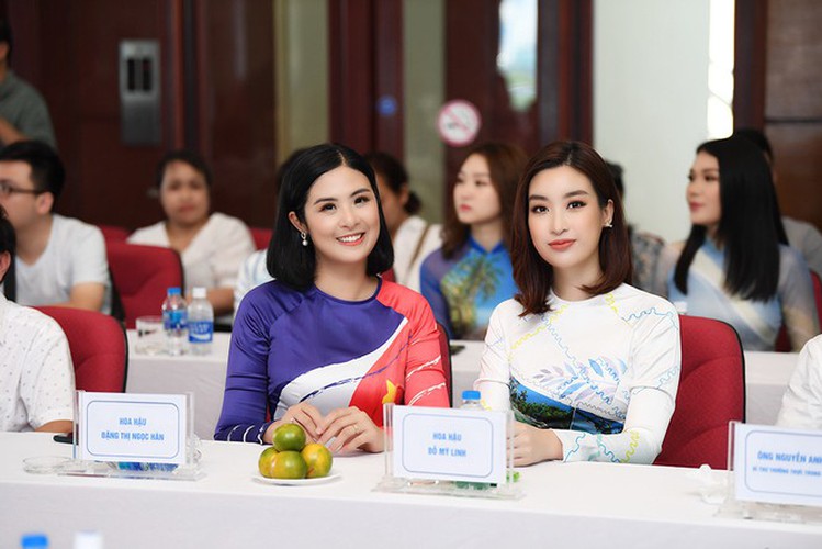 beauty queens shine in ao dai bearing images of national sea and islands hinh 12