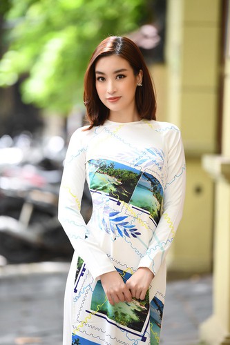 beauty queens shine in ao dai bearing images of national sea and islands hinh 5