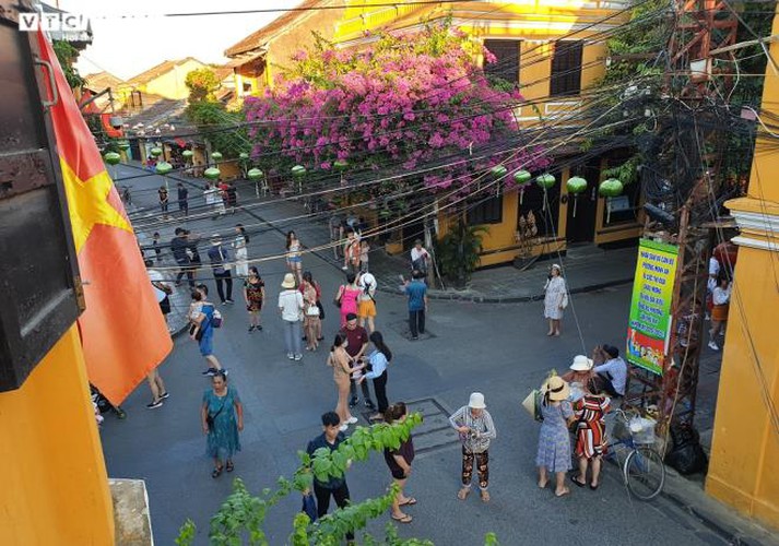 vibrant atmosphere returns to hoi an’s old quarter following re-opening hinh 6