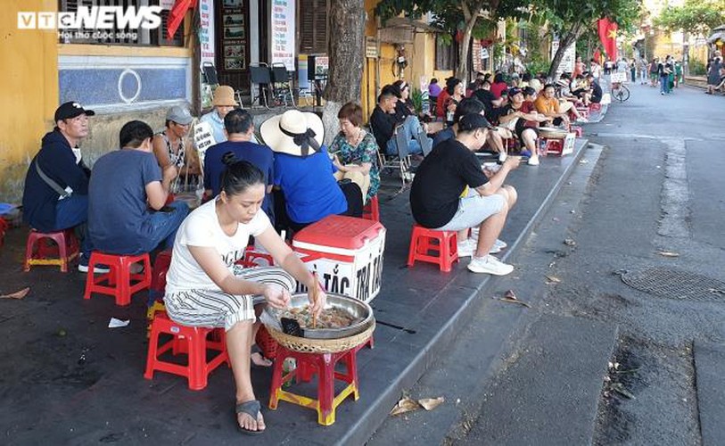 vibrant atmosphere returns to hoi an’s old quarter following re-opening hinh 8