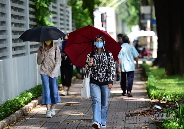 hanoi endures second heat wave, temperatures drop in hcm city hinh 13