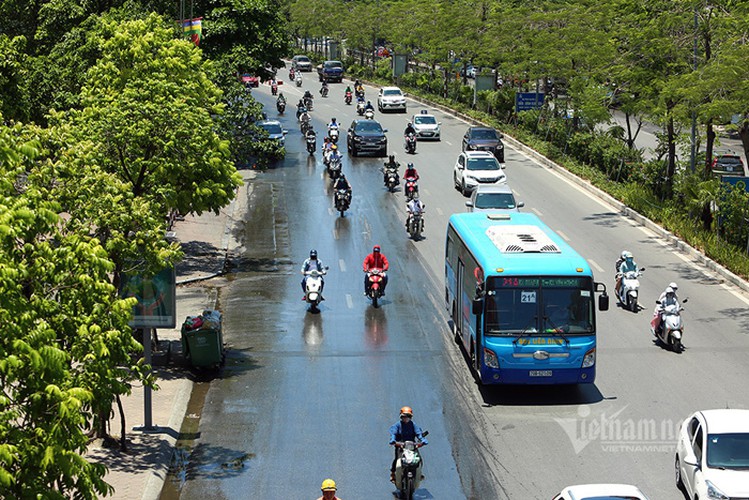 hanoi endures second heat wave, temperatures drop in hcm city hinh 5