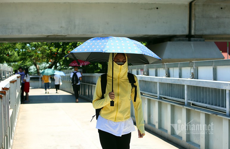 hanoi endures second heat wave, temperatures drop in hcm city hinh 9