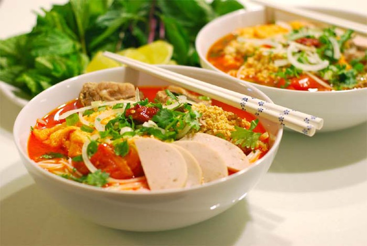cnn names bun rieu and cao lau among best asian noodles hinh 1