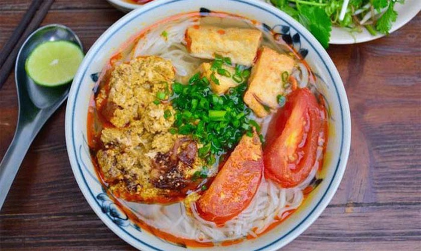 cnn names bun rieu and cao lau among best asian noodles hinh 2