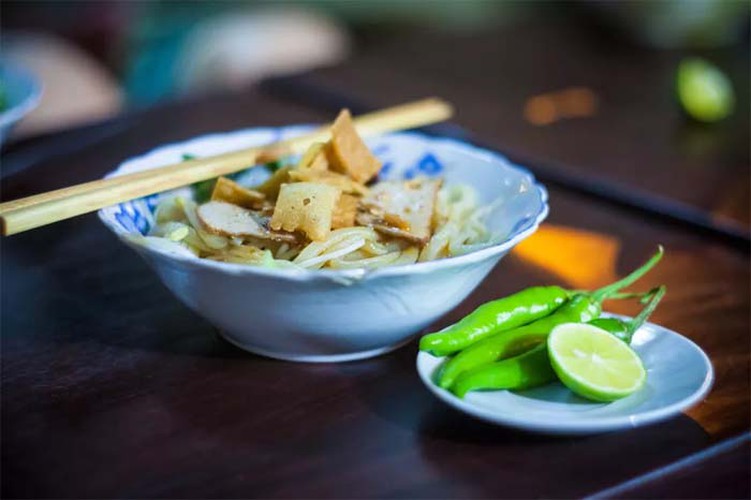 cnn names bun rieu and cao lau among best asian noodles hinh 4