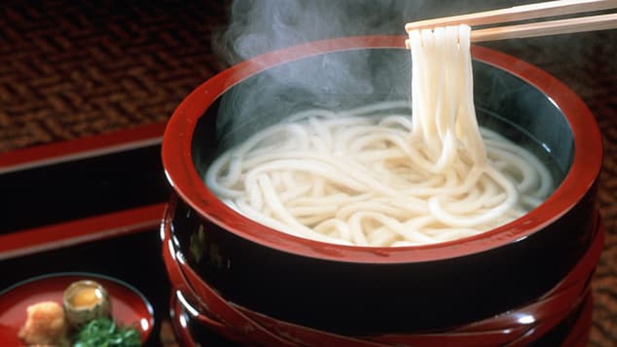 cnn names bun rieu and cao lau among best asian noodles hinh 7