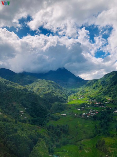 romantic valley seen from fansipan cable car hinh 3