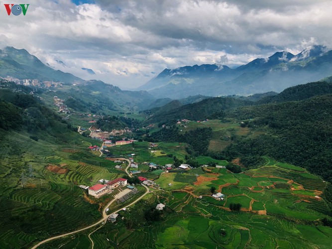 romantic valley seen from fansipan cable car hinh 4