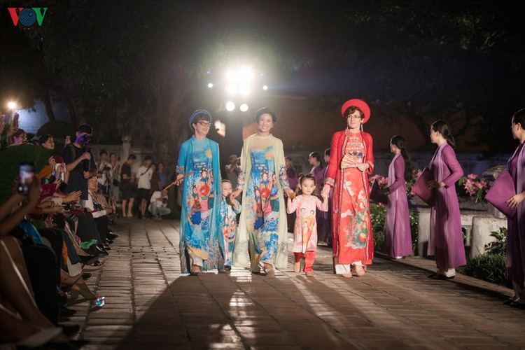 ao dai displaying vietnamese cultural heritage on show in hanoi hinh 11