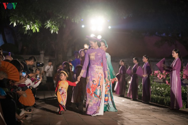 ao dai displaying vietnamese cultural heritage on show in hanoi hinh 13