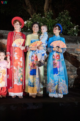 ao dai displaying vietnamese cultural heritage on show in hanoi hinh 15