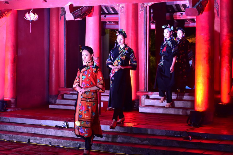 ao dai displaying vietnamese cultural heritage on show in hanoi hinh 3