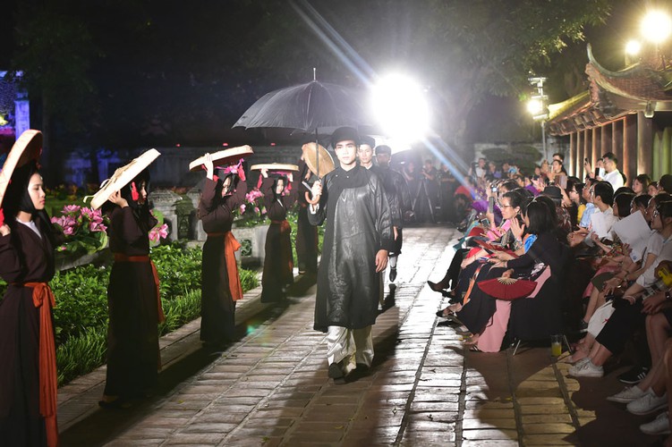 ao dai displaying vietnamese cultural heritage on show in hanoi hinh 6