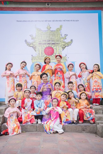 ao dai displaying vietnamese cultural heritage on show in hanoi hinh 9