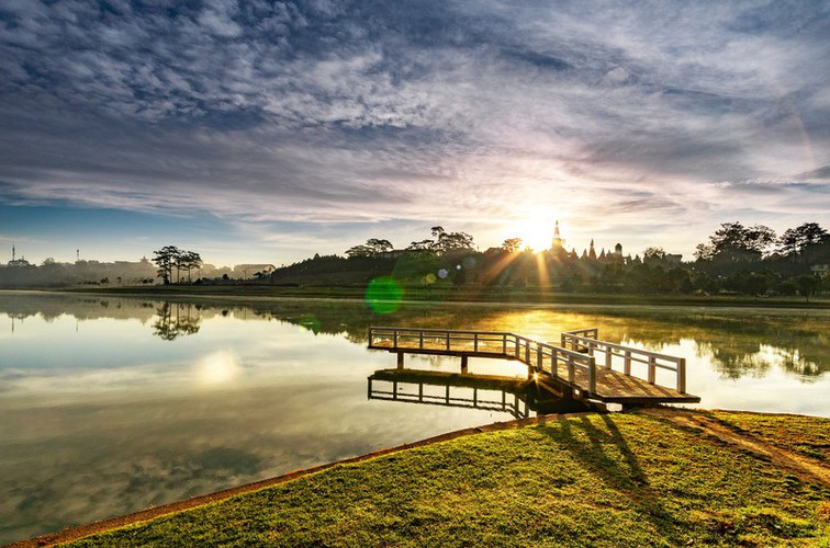 top seven must-see lakes in vietnam hinh 5