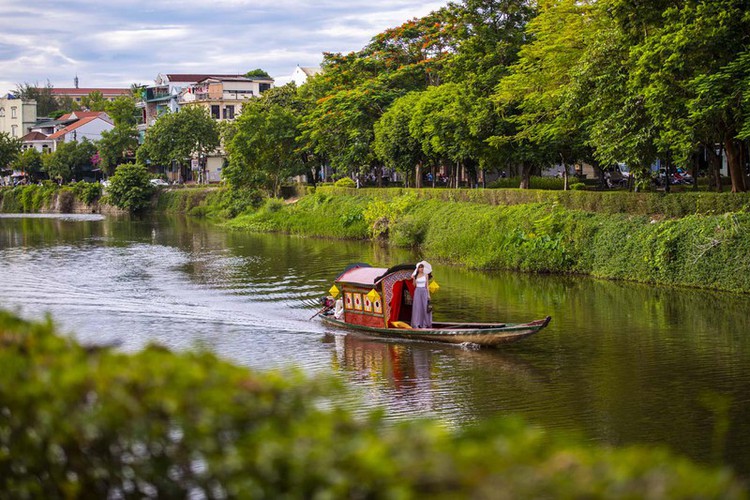 hue proves to be ideal destination for filmmakers due to romantic landscapes hinh 11