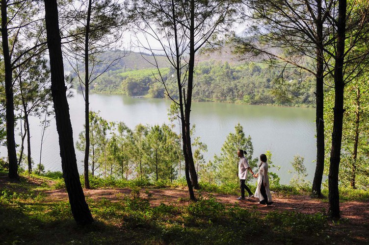 hue proves to be ideal destination for filmmakers due to romantic landscapes hinh 5