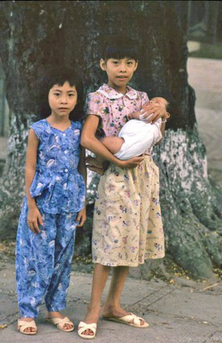 peaceful moments captured in scenes from 1990s hanoi hinh 13