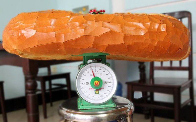 giant crocodile-shaped bread excites local diners hinh 9