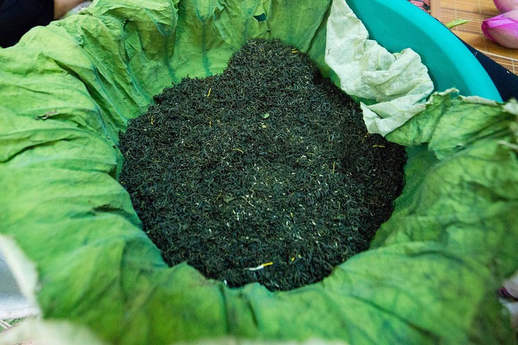 how hanoi’s lotus-scented tea is made hinh 11