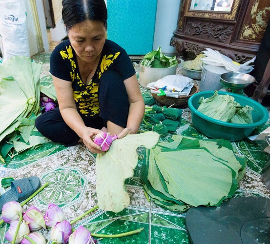 how hanoi’s lotus-scented tea is made hinh 13