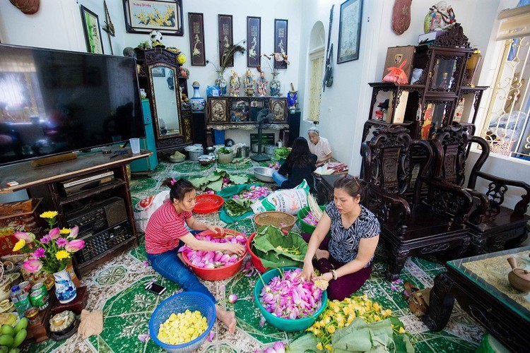 how hanoi’s lotus-scented tea is made hinh 2