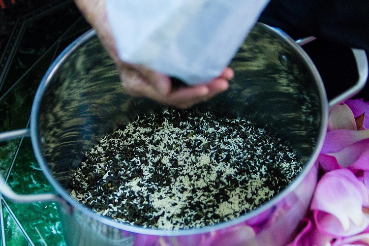 how hanoi’s lotus-scented tea is made hinh 9